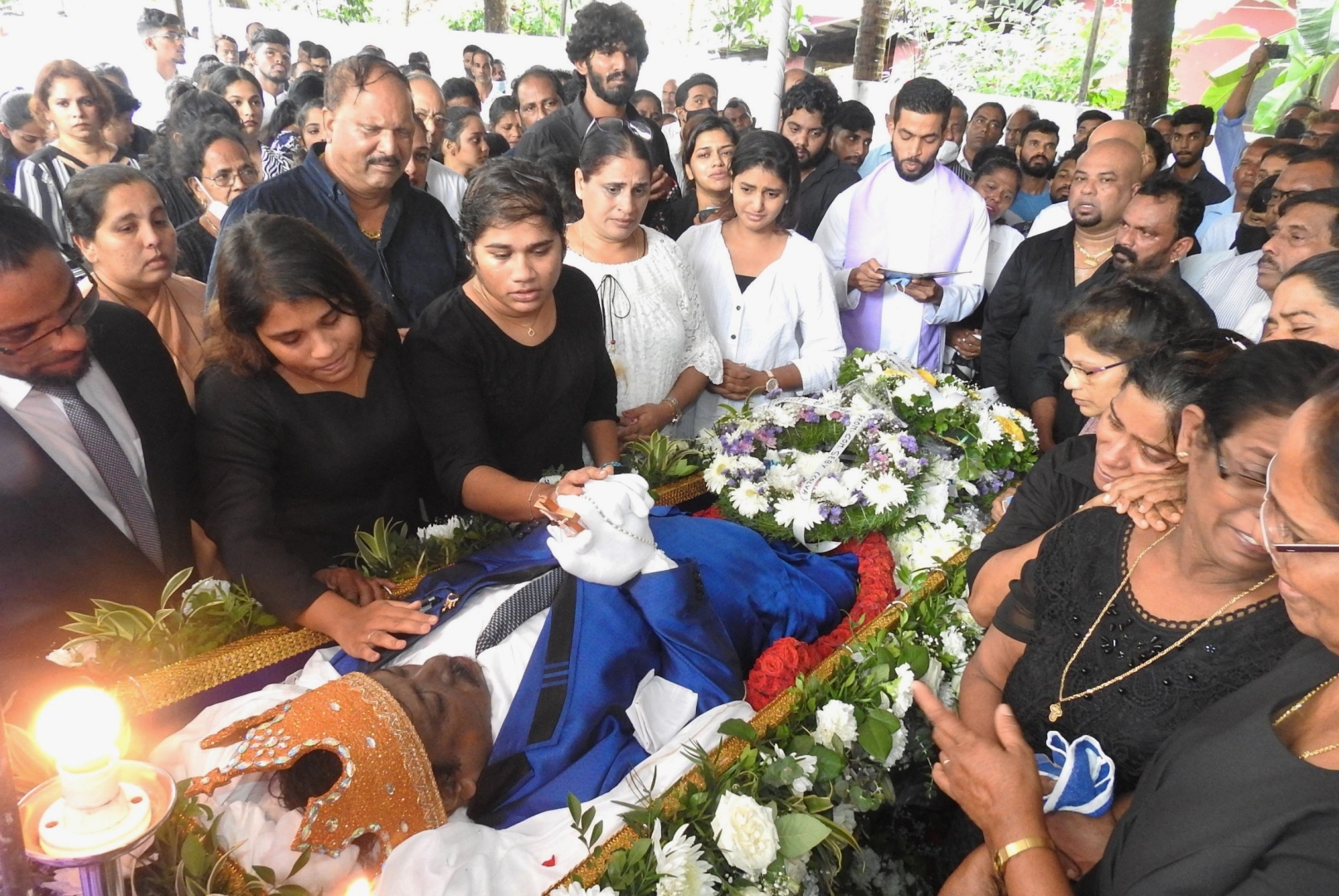 People from all walks of life bid tearful adieu to 'Tragedy King' Mario Menezes