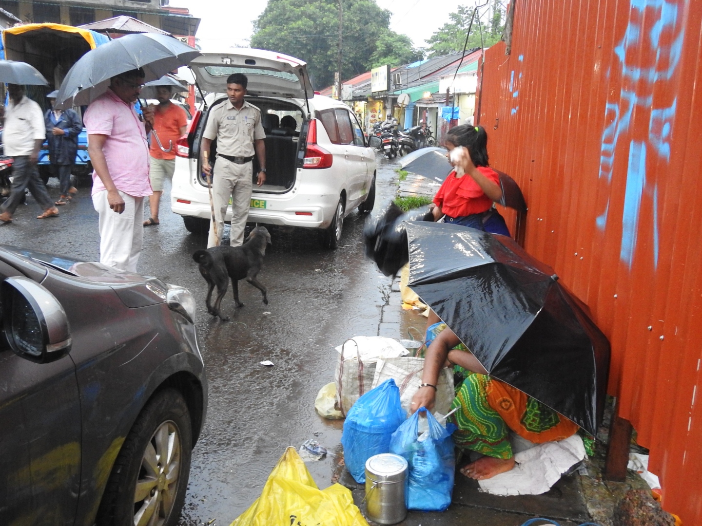 ﻿Shopkeepers laud police action against anti-social activities at old station road