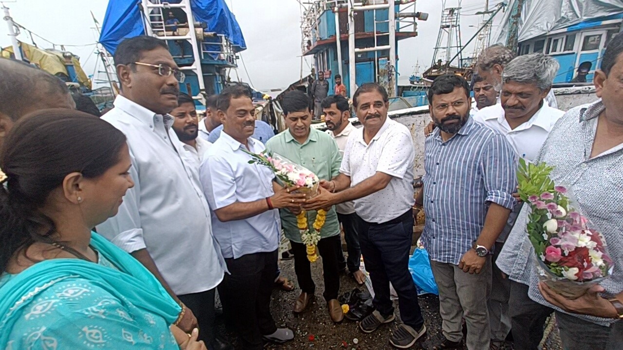 Fisheries Minister assures to take up extension of Kharewaddo jetty