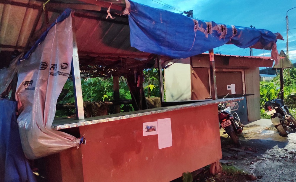 PWD cracks whip against illegal structures on govt land in Salcete