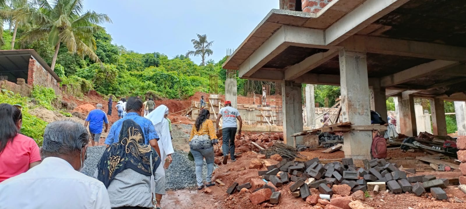Construction on hill irks Calangute locals; p'yat conducts inspection