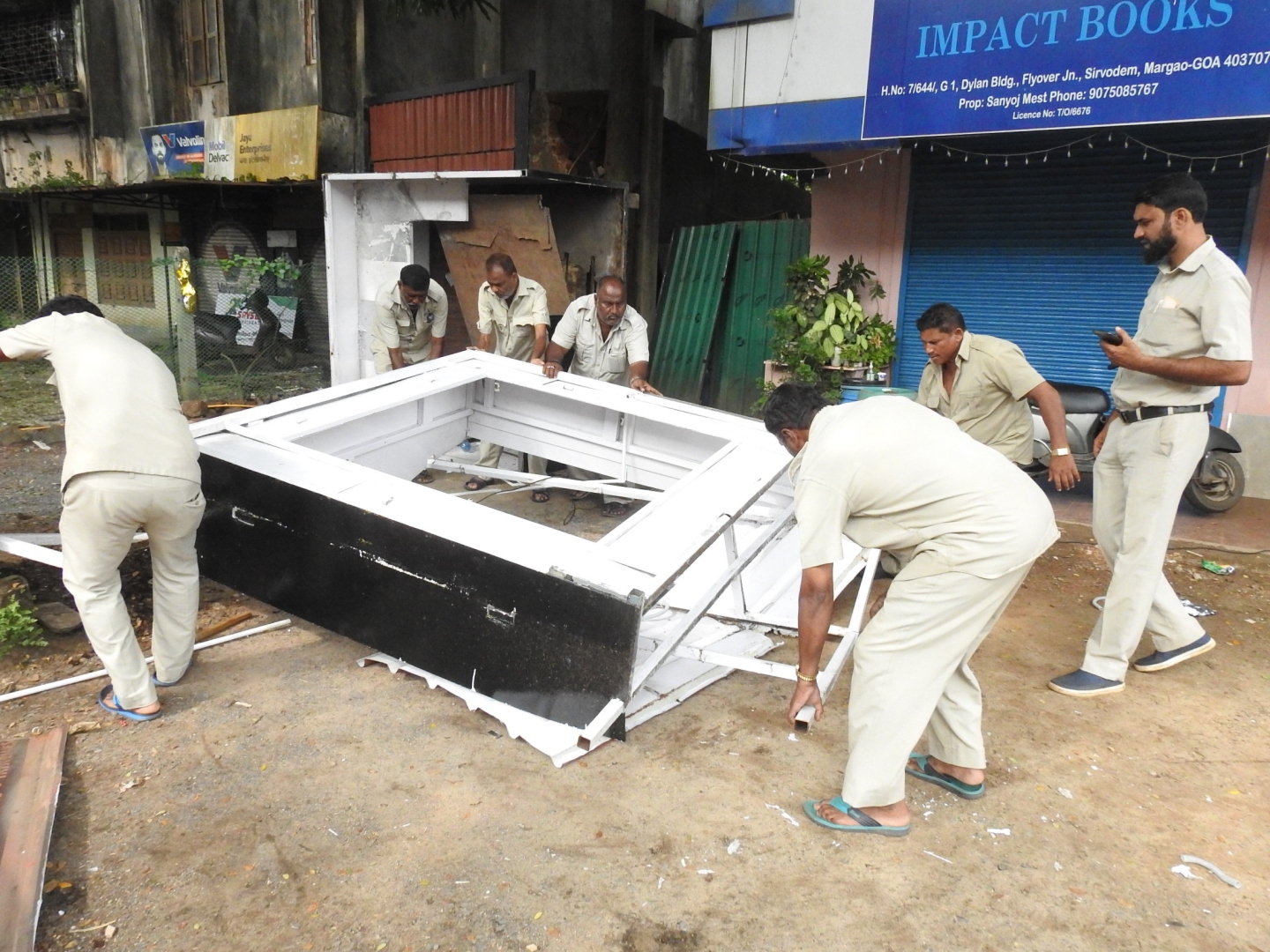 MMC razes illegal kiosk at Calconda