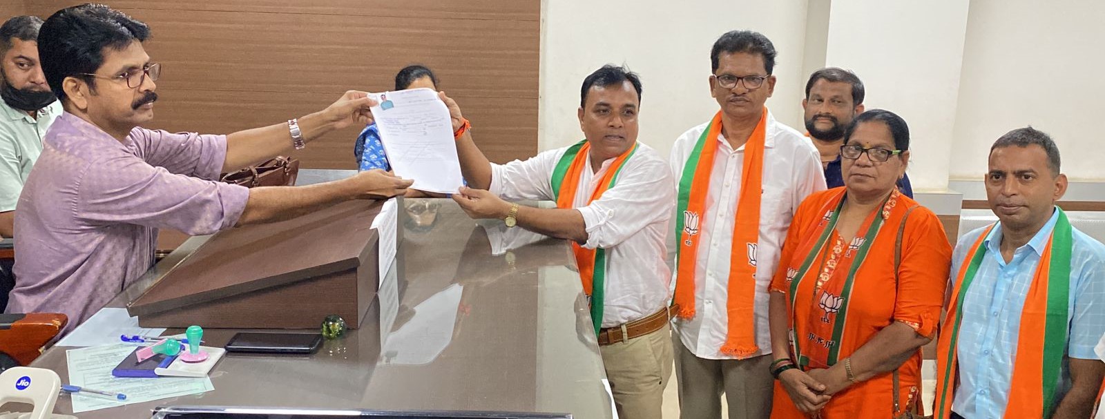BJP, Congress, AAP candidates among Independents file papers