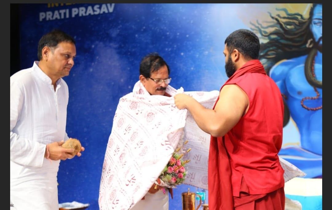 ﻿Shiv Yoga Ishan Acharya fetes Shripad Naik