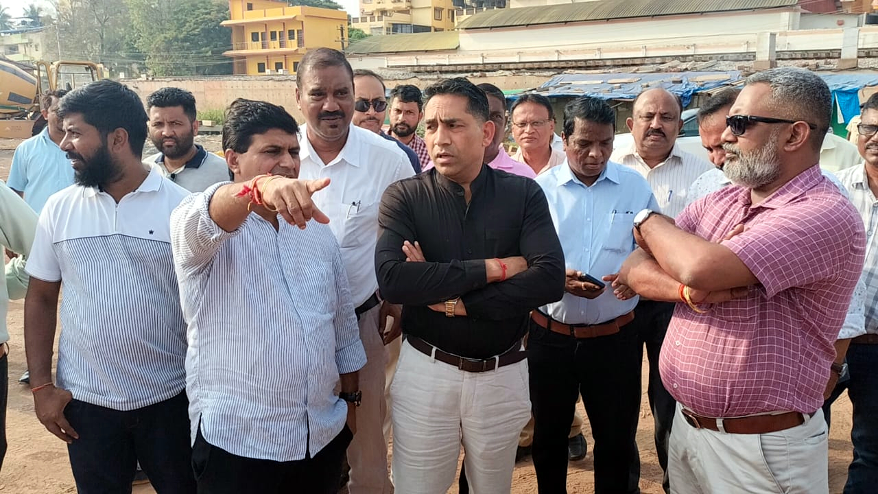 Sports Minister, MLA inspect space in Vasco for proposed sports complex