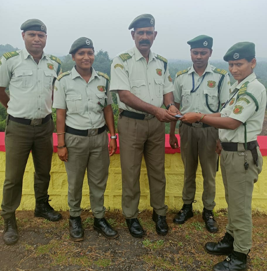 Lady security guard finds wallet, owner traced