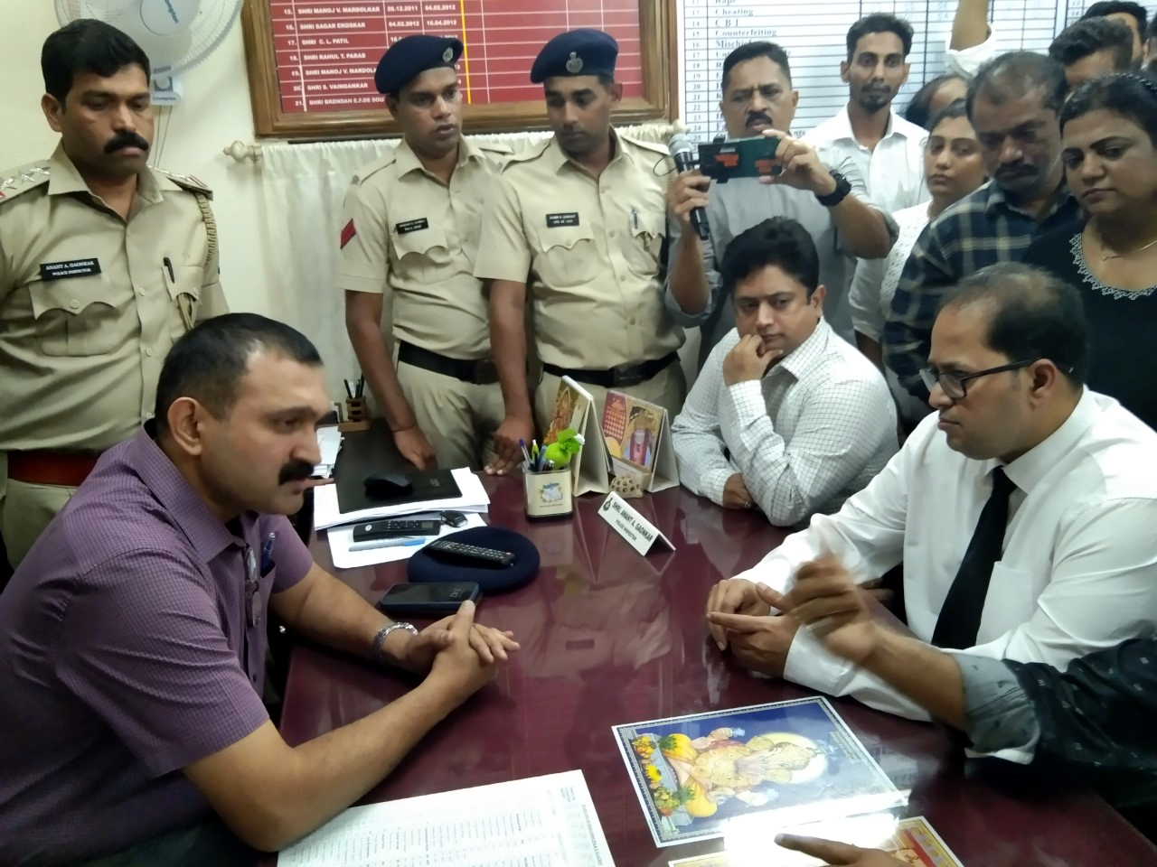 4 cops, 2 others booked for attempt to murder advocate