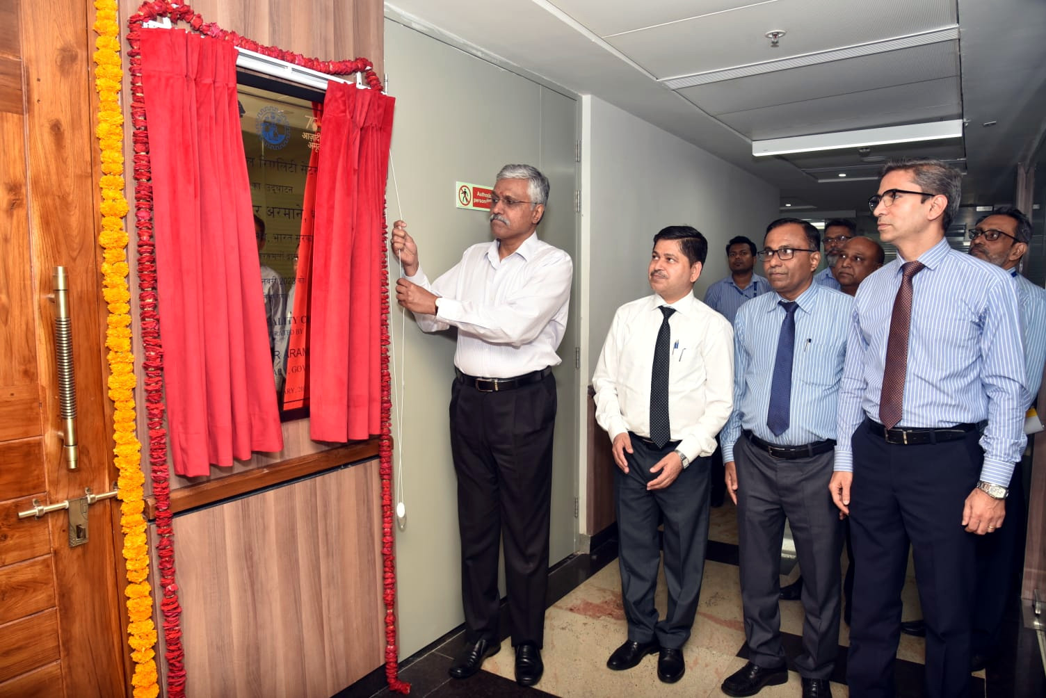 Defence secretary   inaugurates Virtual   Reality Centre at GSL