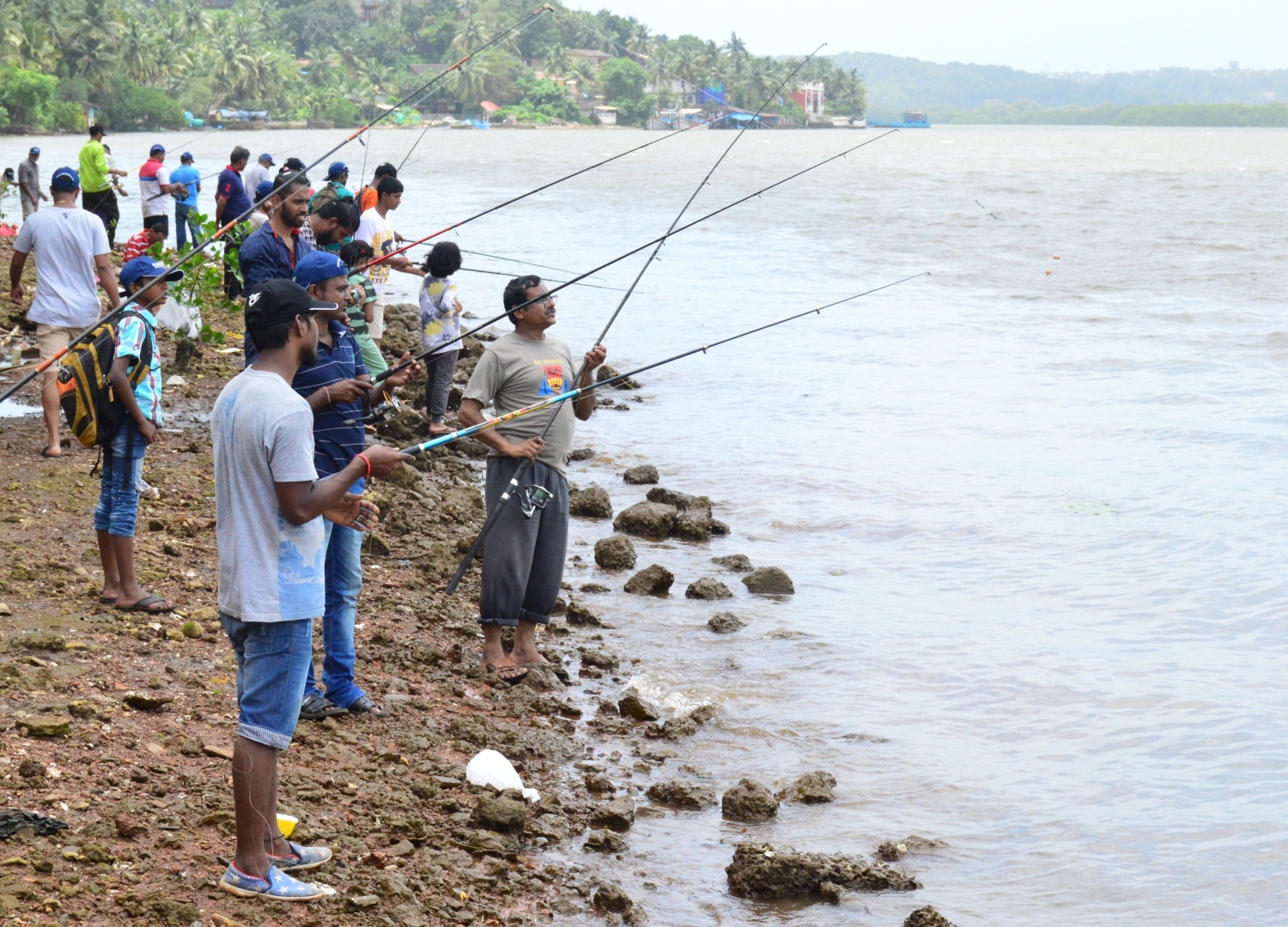 Fishermen netted hook, line & sinker