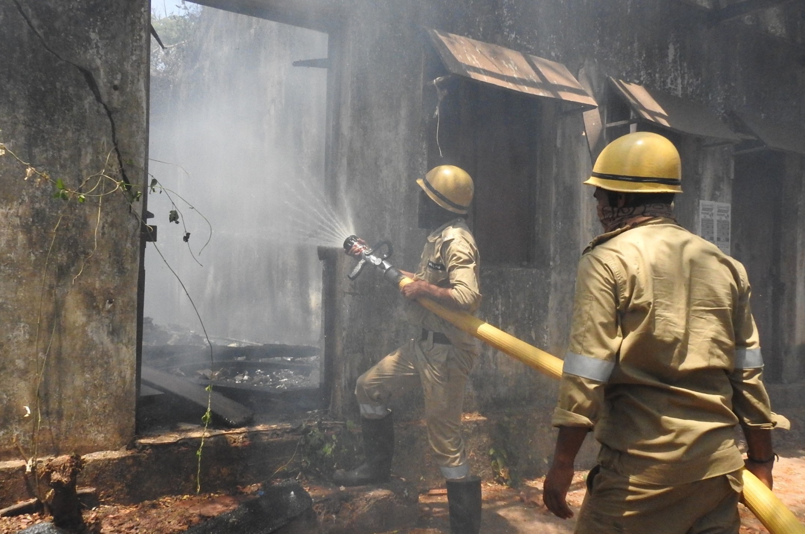 Old closed house gutted in fire near Ravindra Bhavan