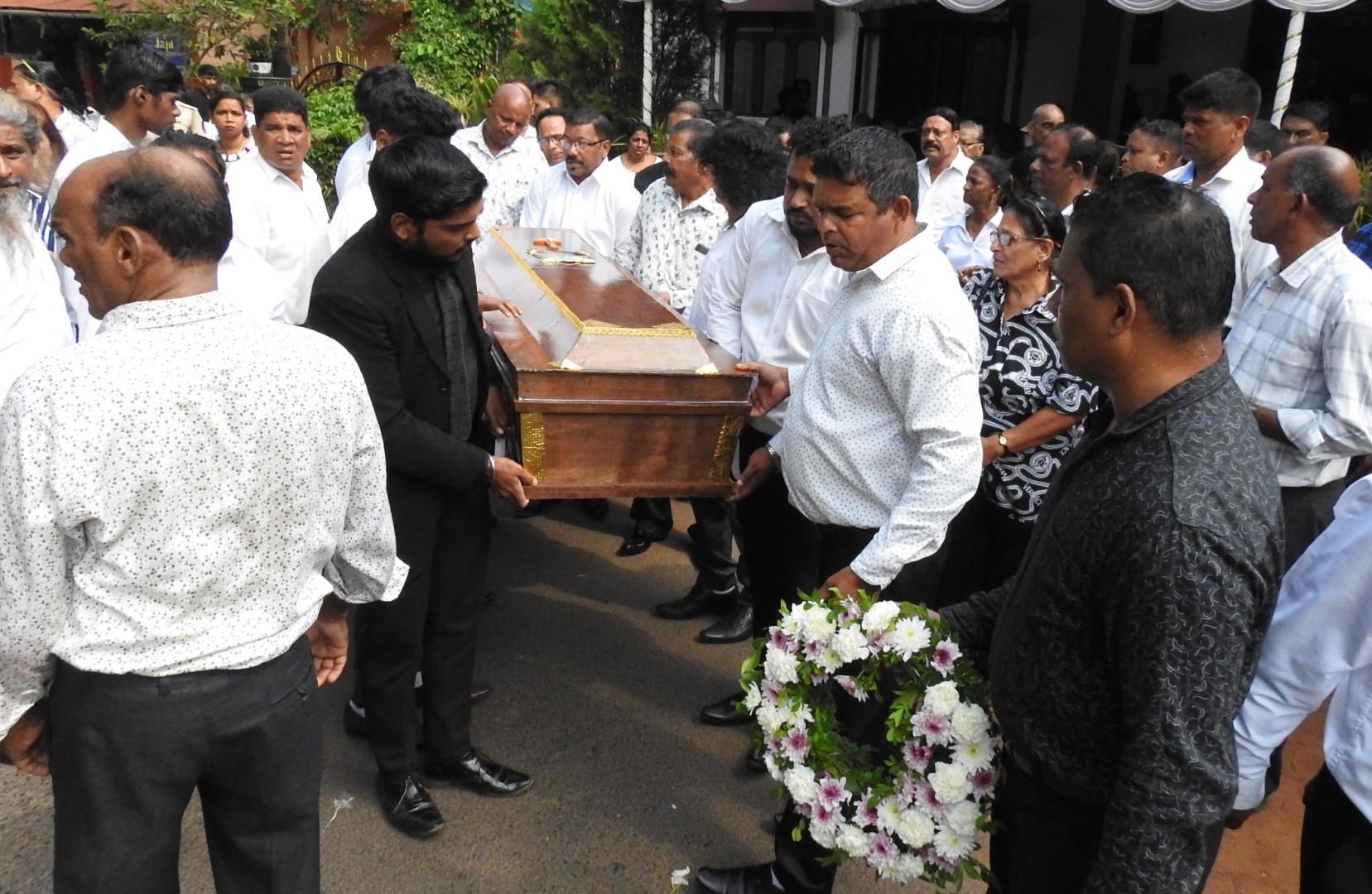 Hundreds bid adieu to the ‘dadda’ of Konkani stage