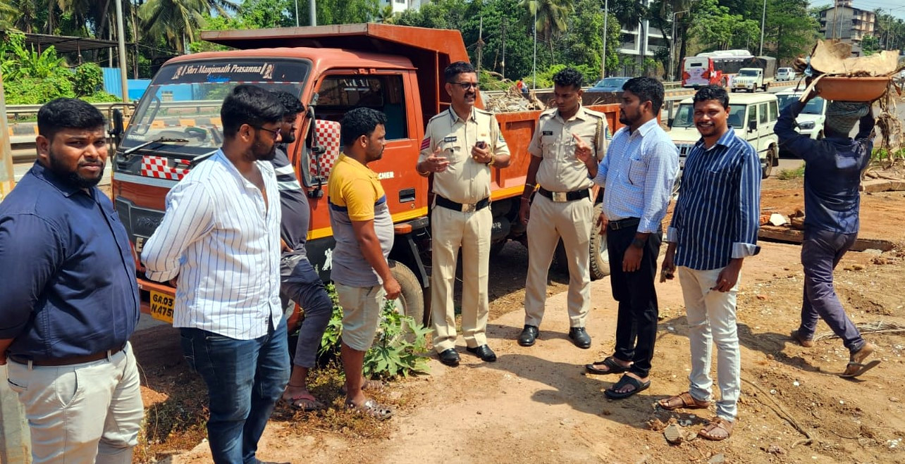 Truck seized for dumping debris in Peddem