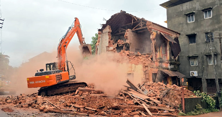 Demolition of dilapidated Mapusa house completed